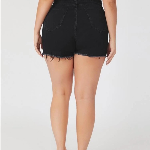 Shorts - Picture 2 of 6